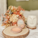 Swatch de La Pause Mogo : Poudre compacte naturelle, Natorigin