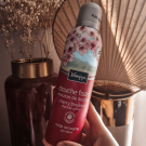 Swatch de Aurore_toutsimplement_ : Mousse de douche fleurs de cerisier, Kneipp
