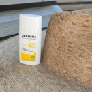 Swatch de Coralie_madeinsisters : Fluide Ultra-Léger SPF50, Dermina