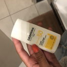 Swatch de Florence_etc : Fluide Ultra-Léger SPF50, Dermina