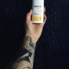 Swatch de Cat nath : Fluide Ultra-Léger SPF50, Dermina