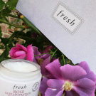 Swatch de sansoma : Rose Deep Hydration Face Cream - Crème hydratation intense à la rose, Fresh