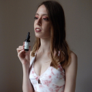 Swatch de Lorange : Sérum Botanique Nuit Micro-Peel Peau Neuve de Saeve, Saeve