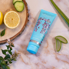 Swatch de Lucina : Gel jambes légères L'Envolée d'Omum, Omum