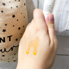 Swatch de Fivequinox : Huile Démaquillante au Rosier sauvage, Pai Skincare