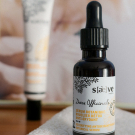 Swatch de Madebybeauties : Sérum Botanique Bouclier Détox Anti-Oxydant, Saeve