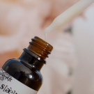 Swatch de Madebybeauties : Sérum Botanique Bouclier Détox Anti-Oxydant, Saeve