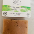Swatch de Lycasluflux : SAVON PAMPLEMOUSSE PURIFIANT & APAISANT, Mademoiselle Agathe