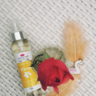 Swatch de Alpha_pwr🌻 : Huile sèche pour le corps monoï, Emma Noël