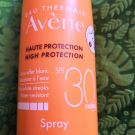 Swatch de flfl90 : Spray SPF 30, Avène