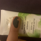 Swatch de Yass : MASQUE DÉSINCRUSTANT AU CHARBON ACTIF, Mademoiselle Agathe