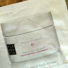 Swatch de Jenifff : The Ritual of Sakura Body Cream - Crème onctueuse pour le corps, Rituals