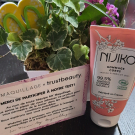 Swatch de Benvic : Gommage Corps Bio à l'Abricot - Nijiko, BYS Maquillage