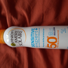 Swatch de LLLLF : Brume Toucher Sec Ambre Solaire Sensitive Expert 50, Garnier