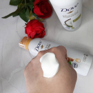 Swatch de Maria_beauty_review : Mousse de douche Surgras de Dove, Dove