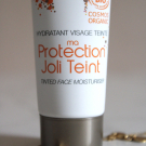 Swatch de NesliArs : Crème solaire SPF50 Ma Protection Joli Teint, Omum