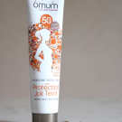 Swatch de NesliArs : Crème solaire SPF50 Ma Protection Joli Teint, Omum