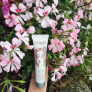 Swatch de Lolitar04 : Crème visage rééquilibrante et hydratante Ma Jolie Peau, Omum