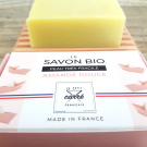 Swatch de nAD07 : Savon solide BIO saponifié à froid à l'Amande douce, Le Petit Carré Français