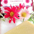 Swatch de nAD07 : Savon bio peau fragile à sèche, calendula, Le Petit Carré Français