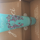 Swatch de TatouValerie : Gel jambes légères L'Envolée d'Omum, Omum