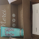 Swatch de TatouValerie : Gel jambes légères L'Envolée d'Omum, Omum