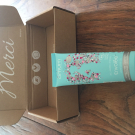 Swatch de TatouValerie : Gel jambes légères L'Envolée d'Omum, Omum