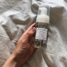 Swatch de Nikaru : Mousse douceur nettoyant anti-tiraillement, La Canopée