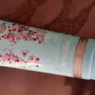 Swatch de SOPHIEVALERIE : Gel jambes légères L'Envolée d'Omum, Omum