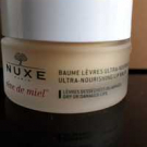 Swatch de Larose Elodie : Baume Lèvres Ultra Nourrissant Rêve de Miel, Nuxe