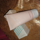 Swatch de Ninasopka : Rise   Shine Gentle Cleanse - Nettoyant doux - Format voyage, SATURDAY SKIN