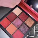 Swatch de MRS.ADB : Palette ruby obssessions, Huda Beauty
