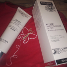 Swatch de Paillettes cosmiques : Fluide raffermissant buste, Condensé Paris