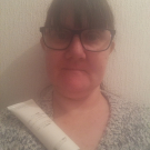 Swatch de Paillettes cosmiques : Fluide raffermissant buste, Condensé Paris