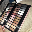 Swatch de Lullilaby : BEAUTY Collection - Palette 24 fards à Paupières, Parisax