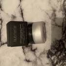 Swatch de Sia68 : Secret Brightening Loose Powder, Laura Mercier