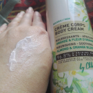 Swatch de Paillettes cosmiques : Lait corps peaux sensibles amande douce et fleurs d'oranger, Mademoiselle Provence