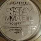 Swatch de Amanite : Stay Matte Poudre compacte Matifiante, Rimmel London