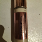 Swatch de Amanite : Conceal& define - fond de teint couvrance totale, REVOLUTION