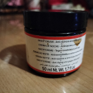 Swatch de Amanite : Que mes rougeurs disparaissent nuit - Crème de nuit anti-rougeurs et anti-âge, Garancia