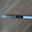 Swatch de Herm22 : Crayon & Fixateur Duo pour sourcils, BYS