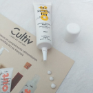 Swatch de miniwinnie : Contour des yeux et lèvres lissant BIO, Cultiv