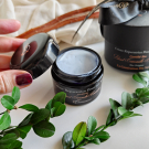 Swatch de Marichka : Crème réparatrice pour les yeux bio, CERNUNNOS