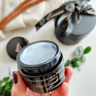 Swatch de Marichka : Crème réparatrice pour les yeux bio, CERNUNNOS