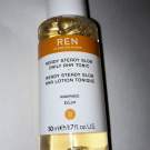 Swatch de flfl90 : Lotion tonique Radiance Ready Steady Glow AHA, Ren