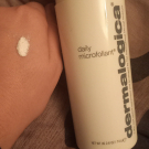 Swatch de ManonGan : Daily Microfoliant, Dermalogica