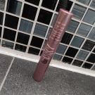 Swatch de MahNaturel : Sky high Mascara Waterproof, Maybelline New York