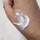 Swatch de Pinezoe : Crème Mains Jeunesse Anti Age, Condensé Paris