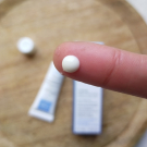 Swatch de Pinezoe : Crème Anti Poches Contour des Yeux, Eye Care