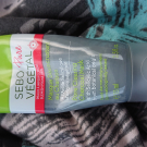 Swatch de attilatyron : Masque Désincrustant au Charbon - Peaux à imperfections, Yves Rocher